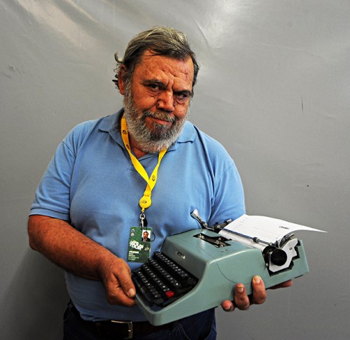 Reporter Gianni MURA covers Le Tour using his Olivetti Lettera 32.  STORY and PHOTOs by James STARTT. 